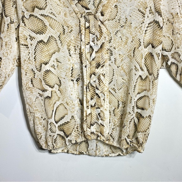 A.N.A Women’s L Snakeskin Print Blouse Pullover Pintuck Detail V-Neck 3/4 Sleeve - Picture 5 of 16
